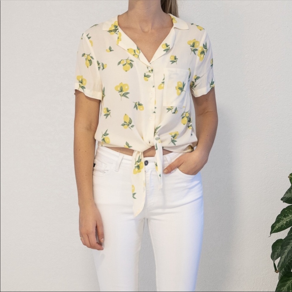 SUMMER TIE TOP WITH LEMONS 🍋